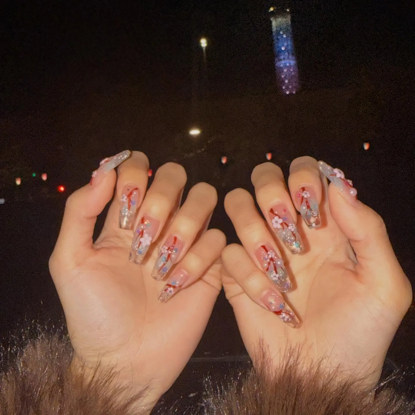 今年も春の訪れを祝いながら、美しい桜ネイルのデザインを楽しん...